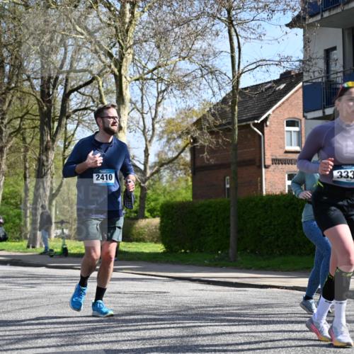 12.04.2026 - 45. Internationalen Wilhelmsburger Insellauf J. Mangold http://msf.ph/oto/9469141 12.04.2026 11:13:49 Ziel 2527, 2526, 2726, 2410, 3330, 2486, 3202, 4548, 2404, 4982 meine-sportfotos.de