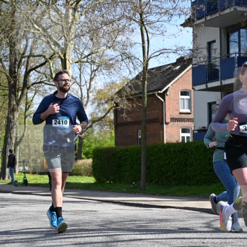12.04.2026 - 45. Internationalen Wilhelmsburger Insellauf J. Mangold http://msf.ph/oto/9469145 12.04.2026 11:13:49 Ziel 2527, 2526, 2726, 2410, 3330, 2486, 3202, 4548, 2404, 4982 meine-sportfotos.de