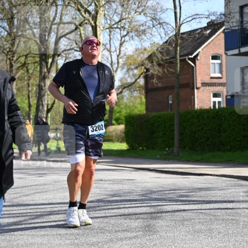 12.04.2026 - 45. Internationalen Wilhelmsburger Insellauf J. Mangold http://msf.ph/oto/9469162 12.04.2026 11:13:59 Ziel 2726, 2410, 3330, 2486, 3202, 4548, 2404, 4982, 3343, 2452, 3018, 2424 meine-sportfotos.de