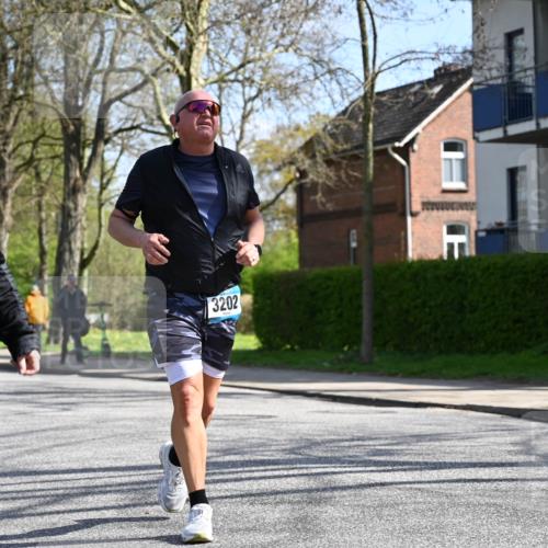 12.04.2026 - 45. Internationalen Wilhelmsburger Insellauf J. Mangold http://msf.ph/oto/9469164 12.04.2026 11:13:59 Ziel 2726, 2410, 3330, 2486, 3202, 4548, 2404, 4982, 3343, 2452, 3018, 2424 meine-sportfotos.de