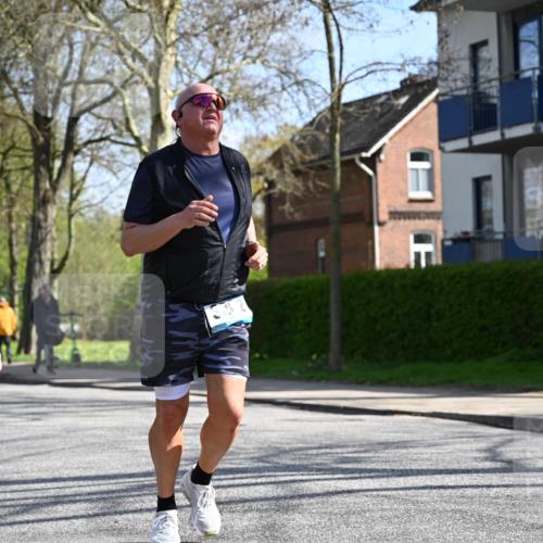 12.04.2026 - 45. Internationalen Wilhelmsburger Insellauf J. Mangold http://msf.ph/oto/9469168 12.04.2026 11:14:00 Ziel 2726, 2410, 3330, 2486, 3202, 4548, 2404, 2404, 4982, 3343, 2452, 3018, 2424 meine-sportfotos.de