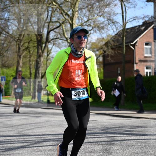 12.04.2026 - 45. Internationalen Wilhelmsburger Insellauf J. Mangold http://msf.ph/oto/9469178 12.04.2026 11:14:19 Ziel 3202, 4548, 2404, 4982, 3343, 2452, 3018, 2424, 2565, 3508 meine-sportfotos.de