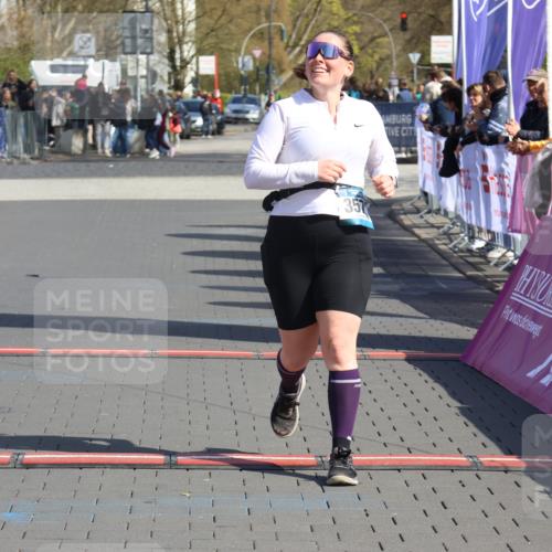 12.04.2026 - 45. Internationalen Wilhelmsburger Insellauf Strokosch-Dieckow http://msf.ph/oto/9469182 12.04.2026 11:22:32 Ziel 3579 meine-sportfotos.de