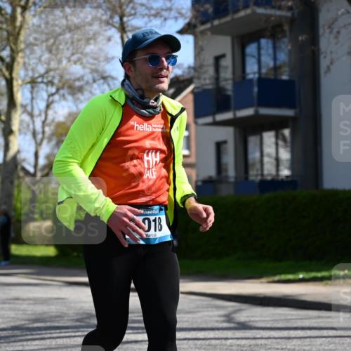 12.04.2026 - 45. Internationalen Wilhelmsburger Insellauf J. Mangold http://msf.ph/oto/9469188 12.04.2026 11:14:20 Ziel 3202, 4548, 2404, 4982, 3343, 2452, 3018, 2424, 2565, 3508 meine-sportfotos.de