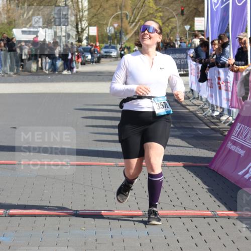 12.04.2026 - 45. Internationalen Wilhelmsburger Insellauf Strokosch-Dieckow http://msf.ph/oto/9469189 12.04.2026 11:22:32 Ziel 3579 meine-sportfotos.de