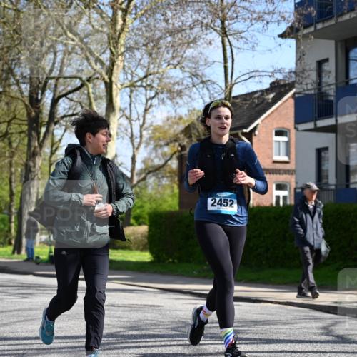 12.04.2026 - 45. Internationalen Wilhelmsburger Insellauf J. Mangold http://msf.ph/oto/9469200 12.04.2026 11:14:24 Ziel 2404, 4982, 3343, 2452, 3018, 2424, 2565, 3508, 2165 meine-sportfotos.de