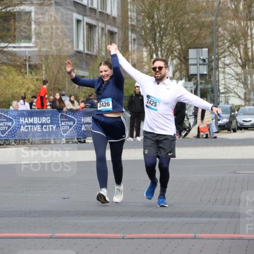 12.04.2026 - 45. Internationalen Wilhelmsburger Insellauf Strokosch-Dieckow http://msf.ph/oto/9469203 12.04.2026 13:43:20 Ziel 2425, 2426 meine-sportfotos.de