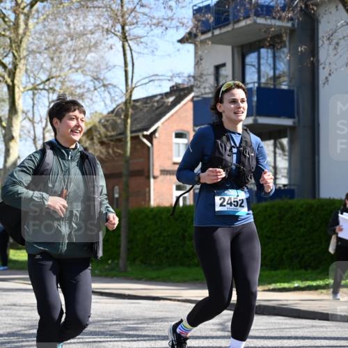 12.04.2026 - 45. Internationalen Wilhelmsburger Insellauf J. Mangold http://msf.ph/oto/9469208 12.04.2026 11:14:25 Ziel 2404, 4982, 3343, 2452, 3018, 2424, 2565, 3508, 2165 meine-sportfotos.de