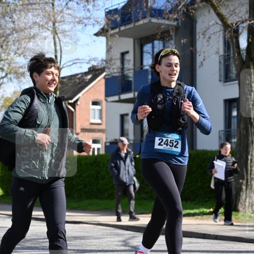 12.04.2026 - 45. Internationalen Wilhelmsburger Insellauf J. Mangold http://msf.ph/oto/9469211 12.04.2026 11:14:25 Ziel 2404, 4982, 3343, 2452, 3018, 2424, 2565, 3508, 2165 meine-sportfotos.de