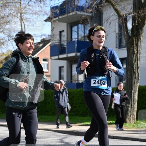 12.04.2026 - 45. Internationalen Wilhelmsburger Insellauf J. Mangold http://msf.ph/oto/9469212 12.04.2026 11:14:25 Ziel 2404, 4982, 3343, 2452, 3018, 2424, 2565, 3508, 2165 meine-sportfotos.de