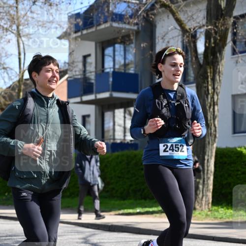 12.04.2026 - 45. Internationalen Wilhelmsburger Insellauf J. Mangold http://msf.ph/oto/9469214 12.04.2026 11:14:25 Ziel 2404, 4982, 3343, 2452, 3018, 2424, 2565, 3508, 2165 meine-sportfotos.de