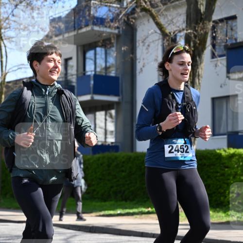 12.04.2026 - 45. Internationalen Wilhelmsburger Insellauf J. Mangold http://msf.ph/oto/9469215 12.04.2026 11:14:25 Ziel 2404, 4982, 3343, 2452, 3018, 2424, 2565, 3508, 2165 meine-sportfotos.de