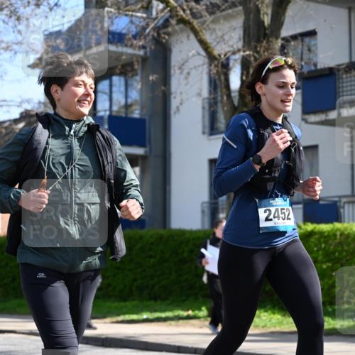 12.04.2026 - 45. Internationalen Wilhelmsburger Insellauf J. Mangold http://msf.ph/oto/9469216 12.04.2026 11:14:25 Ziel 2404, 4982, 3343, 2452, 3018, 2424, 2565, 3508, 2165 meine-sportfotos.de