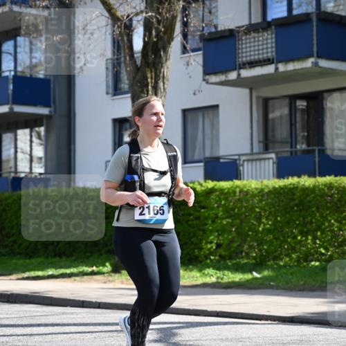 12.04.2026 - 45. Internationalen Wilhelmsburger Insellauf J. Mangold http://msf.ph/oto/9469232 12.04.2026 11:14:47 Ziel 2565, 3508, 2165, 2510, 3681, 2157, 2993, 2137, 3607 meine-sportfotos.de