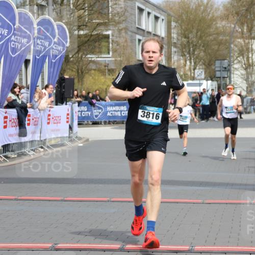 12.04.2026 - 45. Internationalen Wilhelmsburger Insellauf Strokosch-Dieckow http://msf.ph/oto/9469239 12.04.2026 12:49:52 Ziel 5566, 3816, 5335, 3612, 2403 meine-sportfotos.de