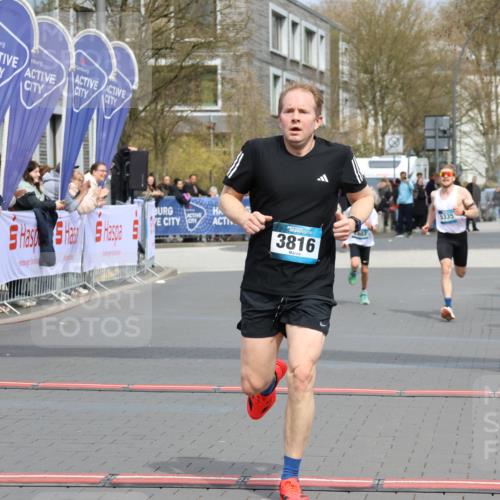 12.04.2026 - 45. Internationalen Wilhelmsburger Insellauf Strokosch-Dieckow http://msf.ph/oto/9469257 12.04.2026 12:49:53 Ziel 5566, 3816, 5335, 3612, 2403 meine-sportfotos.de