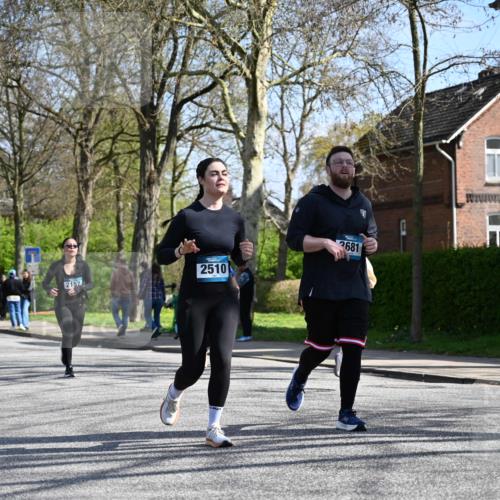 12.04.2026 - 45. Internationalen Wilhelmsburger Insellauf J. Mangold http://msf.ph/oto/9469263 12.04.2026 11:14:59 Ziel 3508, 2165, 2510, 3681, 2157, 2993, 2137, 3607 meine-sportfotos.de
