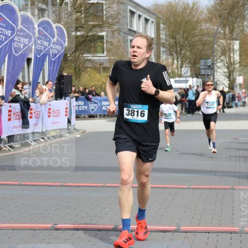 12.04.2026 - 45. Internationalen Wilhelmsburger Insellauf Strokosch-Dieckow http://msf.ph/oto/9469282 12.04.2026 12:49:53 Ziel 5566, 3816, 5335, 3612, 2403 meine-sportfotos.de