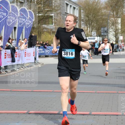 12.04.2026 - 45. Internationalen Wilhelmsburger Insellauf Strokosch-Dieckow http://msf.ph/oto/9469291 12.04.2026 12:49:53 Ziel 5566, 3816, 5335, 3612, 2403 meine-sportfotos.de