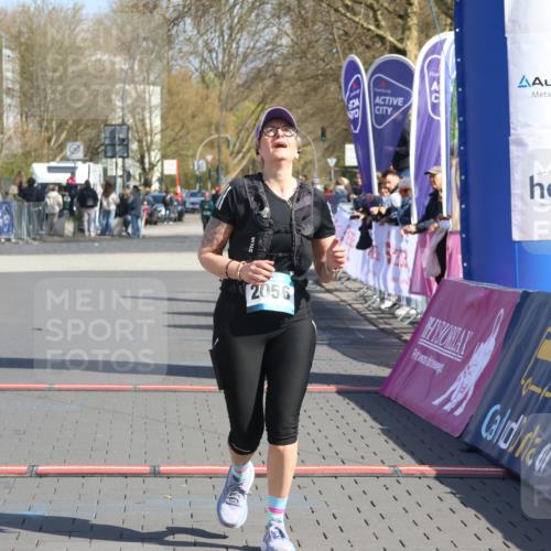 12.04.2026 - 45. Internationalen Wilhelmsburger Insellauf Strokosch-Dieckow http://msf.ph/oto/9469305 12.04.2026 11:23:00 Ziel 2056 meine-sportfotos.de