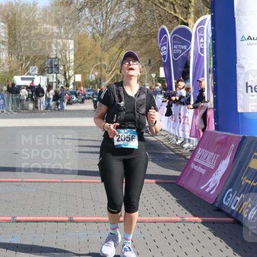 12.04.2026 - 45. Internationalen Wilhelmsburger Insellauf Strokosch-Dieckow http://msf.ph/oto/9469311 12.04.2026 11:23:01 Ziel 2056 meine-sportfotos.de