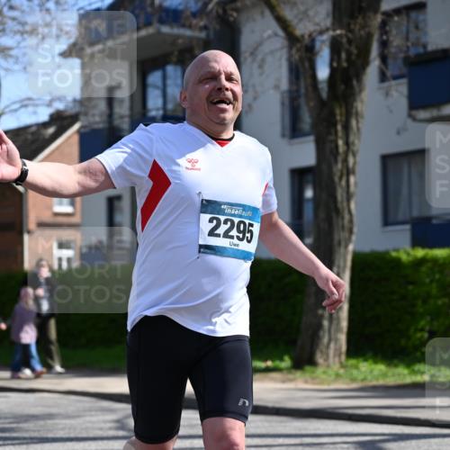 12.04.2026 - 45. Internationalen Wilhelmsburger Insellauf J. Mangold http://msf.ph/oto/9469323 12.04.2026 11:15:38 Ziel 2561, 2343, 2295, 2467, 2468, 2296 meine-sportfotos.de