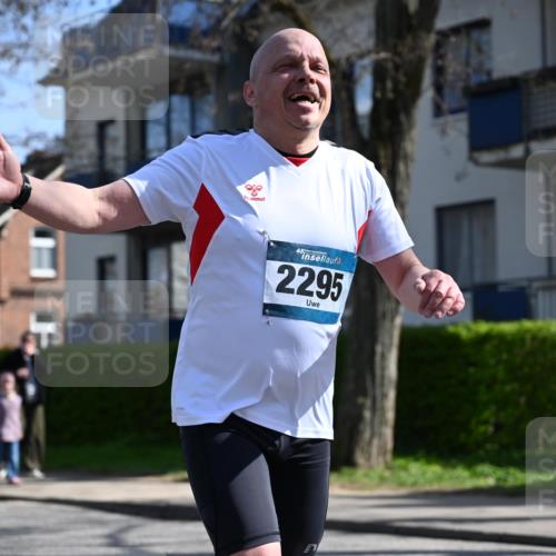 12.04.2026 - 45. Internationalen Wilhelmsburger Insellauf J. Mangold http://msf.ph/oto/9469325 12.04.2026 11:15:38 Ziel 2561, 2343, 2295, 2467, 2468, 2296 meine-sportfotos.de