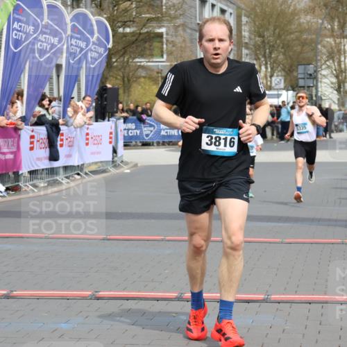 12.04.2026 - 45. Internationalen Wilhelmsburger Insellauf Strokosch-Dieckow http://msf.ph/oto/9469329 12.04.2026 12:49:53 Ziel 5566, 3816, 5335, 3612, 2403 meine-sportfotos.de