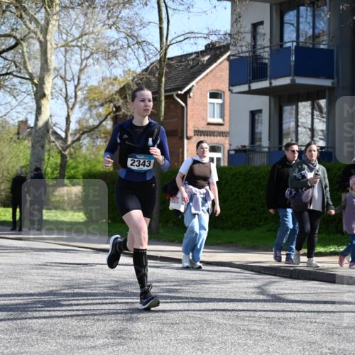 12.04.2026 - 45. Internationalen Wilhelmsburger Insellauf J. Mangold http://msf.ph/oto/9469333 12.04.2026 11:15:42 Ziel 2561, 2343, 2295, 2467, 2468, 2296 meine-sportfotos.de