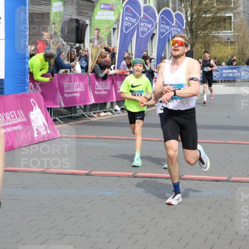 12.04.2026 - 45. Internationalen Wilhelmsburger Insellauf Strokosch-Dieckow http://msf.ph/oto/9469339 12.04.2026 12:49:56 Ziel 3816, 5335, 3612, 2403, 5793 meine-sportfotos.de