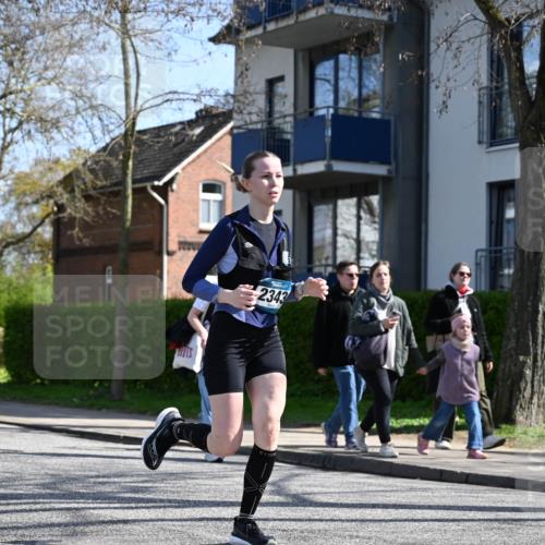 12.04.2026 - 45. Internationalen Wilhelmsburger Insellauf J. Mangold http://msf.ph/oto/9469341 12.04.2026 11:15:42 Ziel 2561, 2343, 2295, 2467, 2468, 2296 meine-sportfotos.de