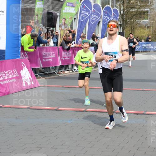 12.04.2026 - 45. Internationalen Wilhelmsburger Insellauf Strokosch-Dieckow http://msf.ph/oto/9469347 12.04.2026 12:49:56 Ziel 3816, 5335, 3612, 2403, 5793 meine-sportfotos.de