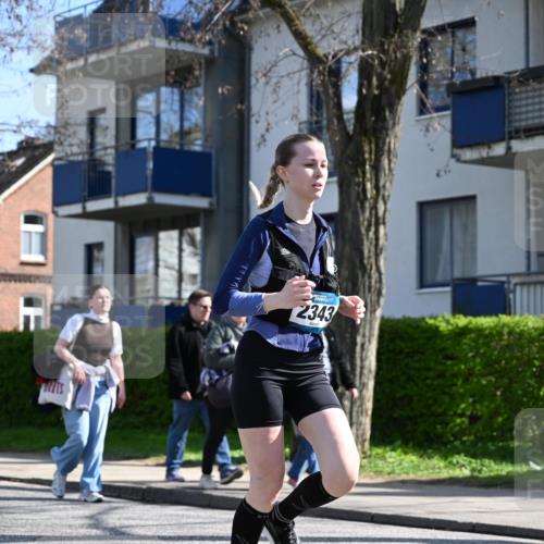 12.04.2026 - 45. Internationalen Wilhelmsburger Insellauf J. Mangold http://msf.ph/oto/9469349 12.04.2026 11:15:43 Ziel 2561, 2343, 2295, 2467, 2468, 2296, 4497 meine-sportfotos.de