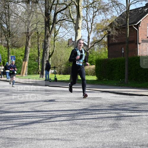 12.04.2026 - 45. Internationalen Wilhelmsburger Insellauf J. Mangold http://msf.ph/oto/9469356 12.04.2026 11:16:14 Ziel 2467, 2468, 2296, 4497, 3543, 3543, 2329, 5756, 5756, 3891, 4590, 2828, 2823 meine-sportfotos.de