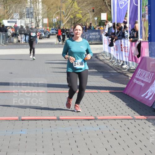12.04.2026 - 45. Internationalen Wilhelmsburger Insellauf Strokosch-Dieckow http://msf.ph/oto/9469360 12.04.2026 11:23:21 Ziel 2450 meine-sportfotos.de
