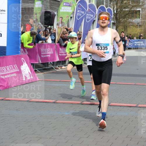12.04.2026 - 45. Internationalen Wilhelmsburger Insellauf Strokosch-Dieckow http://msf.ph/oto/9469364 12.04.2026 12:49:56 Ziel 3816, 5335, 3612, 2403, 5793 meine-sportfotos.de
