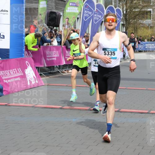 12.04.2026 - 45. Internationalen Wilhelmsburger Insellauf Strokosch-Dieckow http://msf.ph/oto/9469371 12.04.2026 12:49:56 Ziel 3816, 5335, 3612, 2403, 5793 meine-sportfotos.de