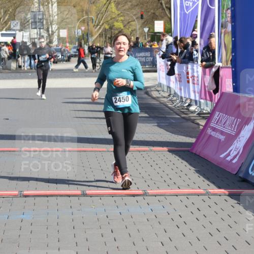 12.04.2026 - 45. Internationalen Wilhelmsburger Insellauf Strokosch-Dieckow http://msf.ph/oto/9469381 12.04.2026 11:23:21 Ziel 2450 meine-sportfotos.de