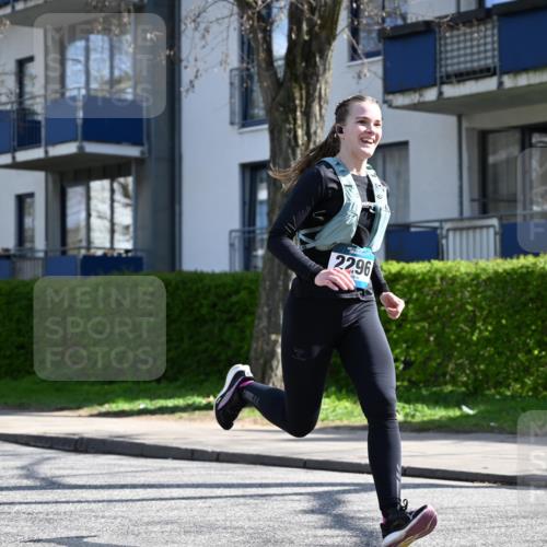 12.04.2026 - 45. Internationalen Wilhelmsburger Insellauf J. Mangold http://msf.ph/oto/9469382 12.04.2026 11:16:16 Ziel 2296, 4497, 3543, 2329, 2329, 5756, 3891, 4590, 2828, 2823 meine-sportfotos.de