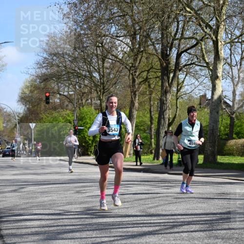 12.04.2026 - 45. Internationalen Wilhelmsburger Insellauf J. Mangold http://msf.ph/oto/9469388 12.04.2026 11:16:31 Ziel 4497, 3543, 2329, 5756, 3891, 4590, 4590, 2828, 2823, 3622, 3080 meine-sportfotos.de