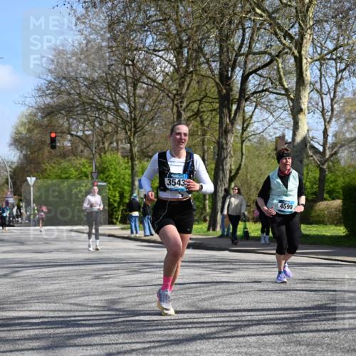 12.04.2026 - 45. Internationalen Wilhelmsburger Insellauf J. Mangold http://msf.ph/oto/9469395 12.04.2026 11:16:31 Ziel 4497, 3543, 2329, 5756, 3891, 4590, 4590, 2828, 2823, 3622, 3080 meine-sportfotos.de