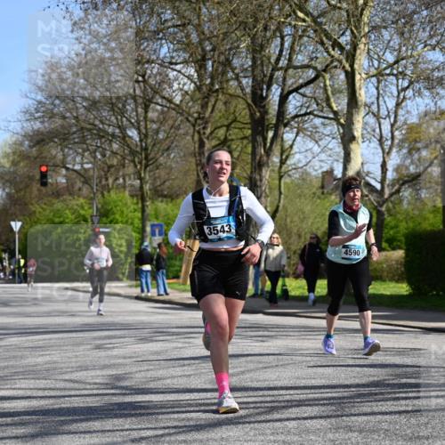 12.04.2026 - 45. Internationalen Wilhelmsburger Insellauf J. Mangold http://msf.ph/oto/9469397 12.04.2026 11:16:31 Ziel 4497, 3543, 2329, 5756, 3891, 4590, 4590, 2828, 2823, 3622, 3080 meine-sportfotos.de