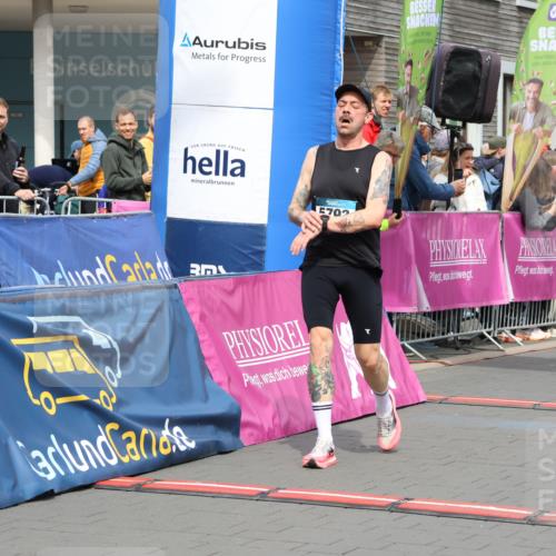 12.04.2026 - 45. Internationalen Wilhelmsburger Insellauf Strokosch-Dieckow http://msf.ph/oto/9469399 12.04.2026 12:50:00 Ziel 3612, 2403, 5793 meine-sportfotos.de