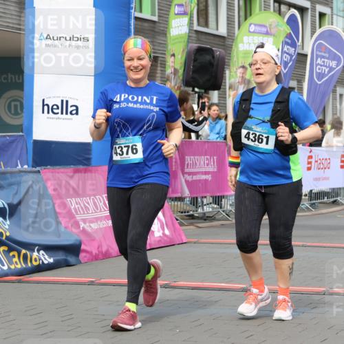 12.04.2026 - 45. Internationalen Wilhelmsburger Insellauf Strokosch-Dieckow http://msf.ph/oto/9469405 12.04.2026 13:40:16 Ziel 4376, 4361 meine-sportfotos.de