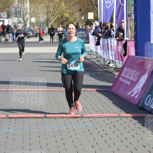12.04.2026 - 45. Internationalen Wilhelmsburger Insellauf Strokosch-Dieckow http://msf.ph/oto/9469408 12.04.2026 11:23:21 Ziel 2450 meine-sportfotos.de