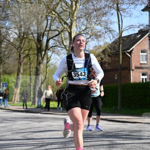 12.04.2026 - 45. Internationalen Wilhelmsburger Insellauf J. Mangold http://msf.ph/oto/9469410 12.04.2026 11:16:32 Ziel 4497, 3543, 2329, 5756, 3891, 4590, 2828, 2823, 3622, 3080 meine-sportfotos.de