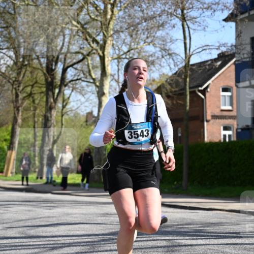 12.04.2026 - 45. Internationalen Wilhelmsburger Insellauf J. Mangold http://msf.ph/oto/9469411 12.04.2026 11:16:32 Ziel 4497, 3543, 2329, 5756, 3891, 4590, 2828, 2823, 3622, 3080 meine-sportfotos.de