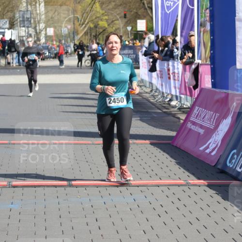 12.04.2026 - 45. Internationalen Wilhelmsburger Insellauf Strokosch-Dieckow http://msf.ph/oto/9469416 12.04.2026 11:23:21 Ziel 2450 meine-sportfotos.de