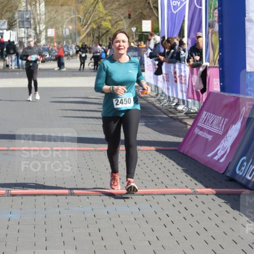 12.04.2026 - 45. Internationalen Wilhelmsburger Insellauf Strokosch-Dieckow http://msf.ph/oto/9469422 12.04.2026 11:23:21 Ziel 2450 meine-sportfotos.de