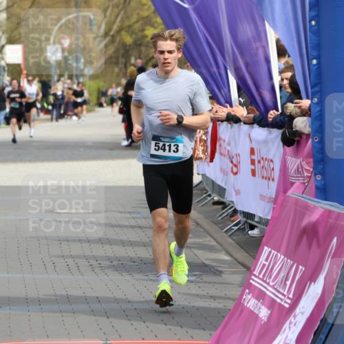 12.04.2026 - 45. Internationalen Wilhelmsburger Insellauf Strokosch-Dieckow http://msf.ph/oto/9469446 12.04.2026 12:50:21 Ziel 5527, 4505, 5146 meine-sportfotos.de